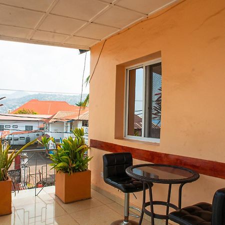 The Jam Lodge Freetown Extérieur photo