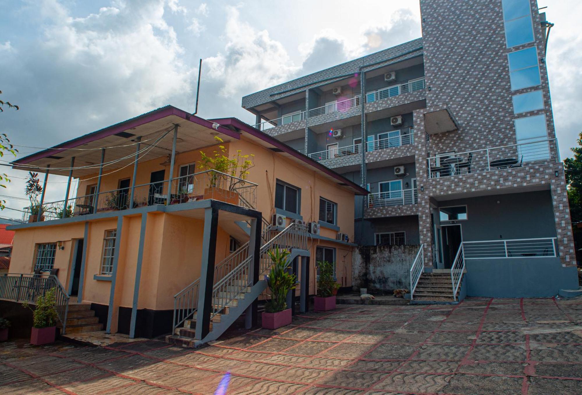 The Jam Lodge Freetown Extérieur photo