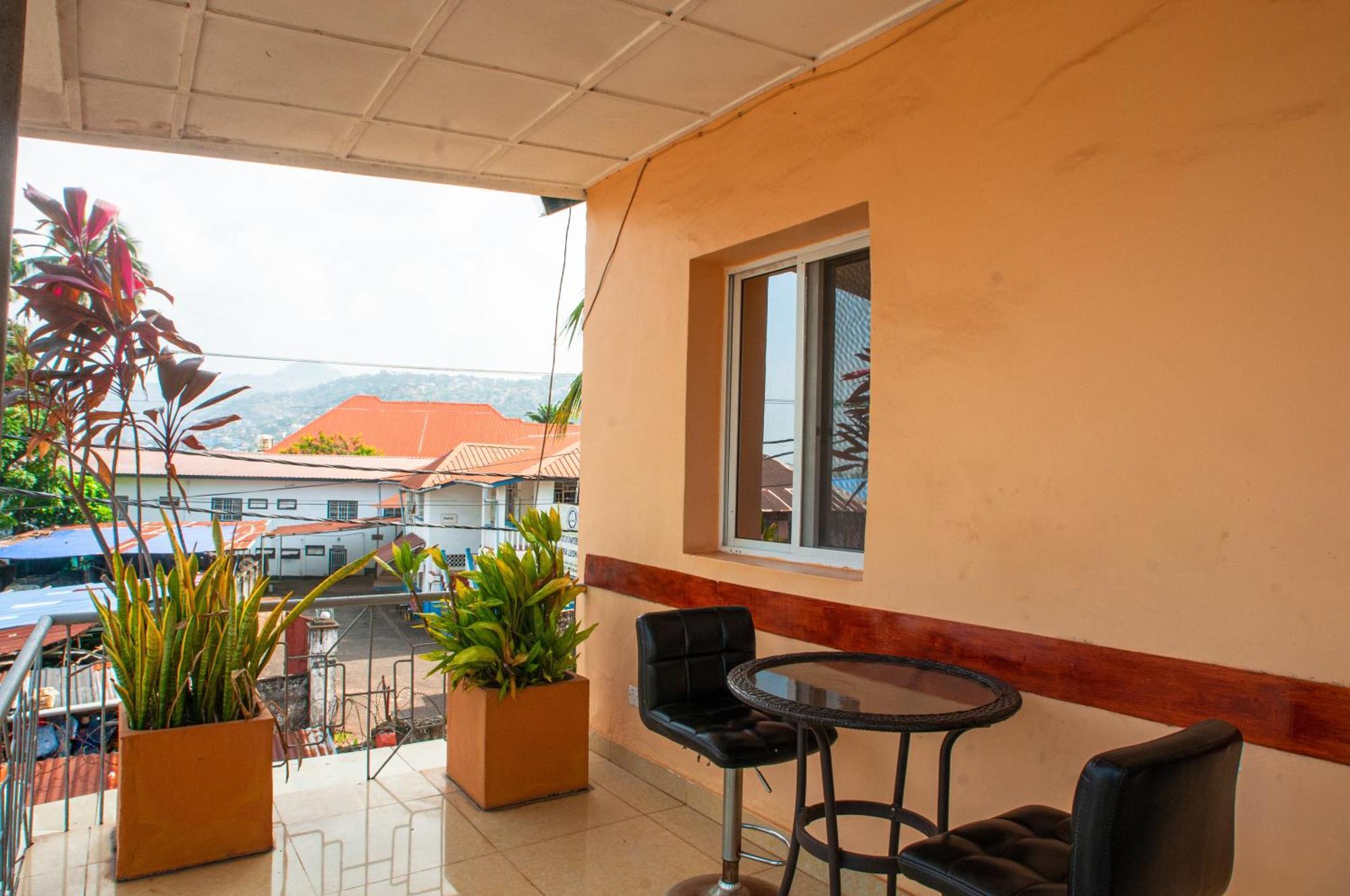 The Jam Lodge Freetown Extérieur photo